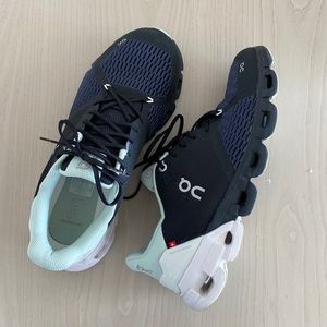 On Cloud Cloudflyer womens 8.5 running shoes